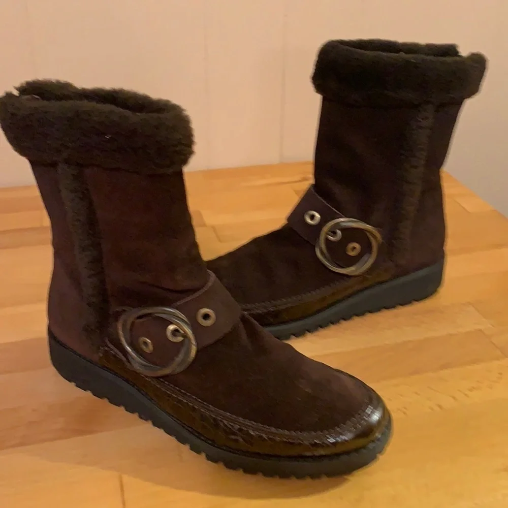 Stuart Weitzman Suede Fur Lined Short Boots 8